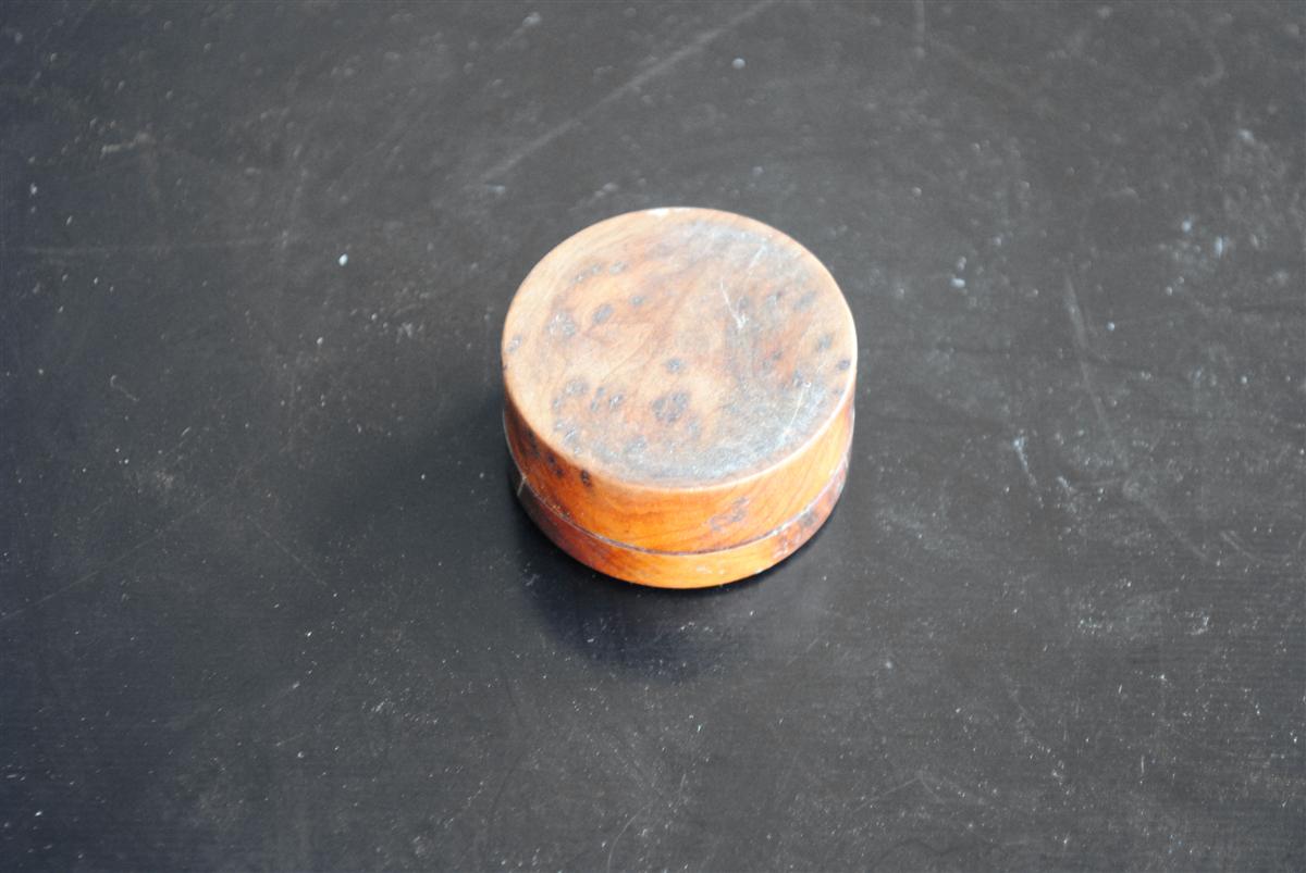 Boite loupe de thuya et araignée incrustée bronze 1900