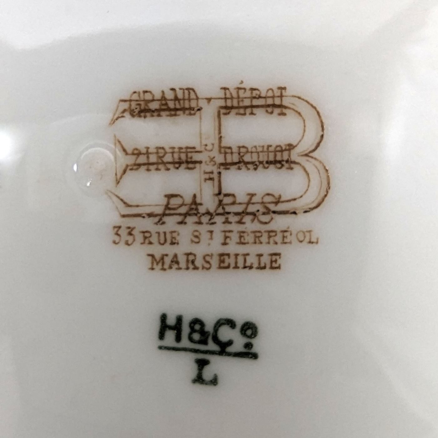 Assiettes en porcelaine maîtres porcelainiers Limougeauds 51 pièces