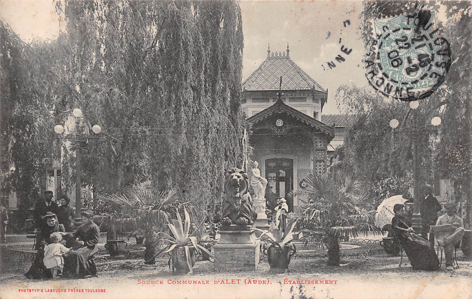 Carte postale ancienne - Source communale d'Alet (Aude) établissement. 