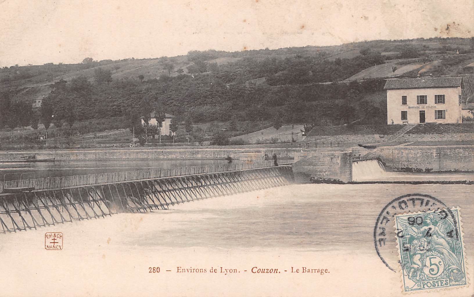 Carte postale ancienne - Environs de Lyon, le barrage de Couzon