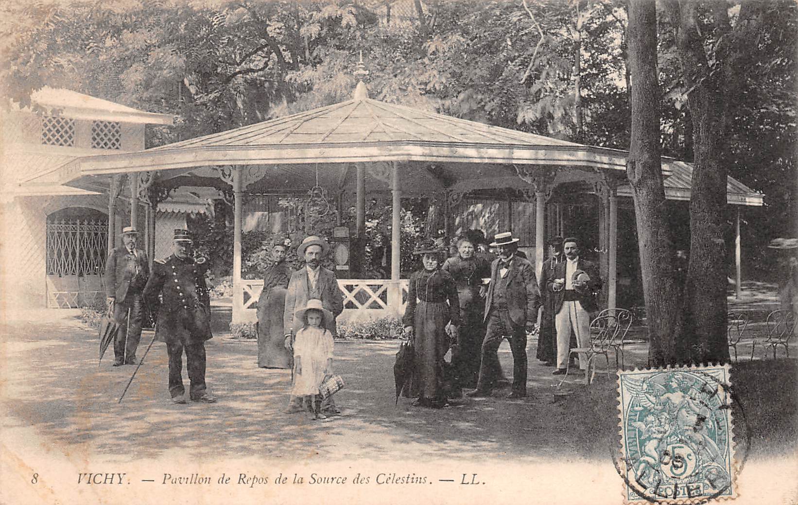 Carte postale ancienne - Vichy, le pavillon de repos de la source des Célestins 