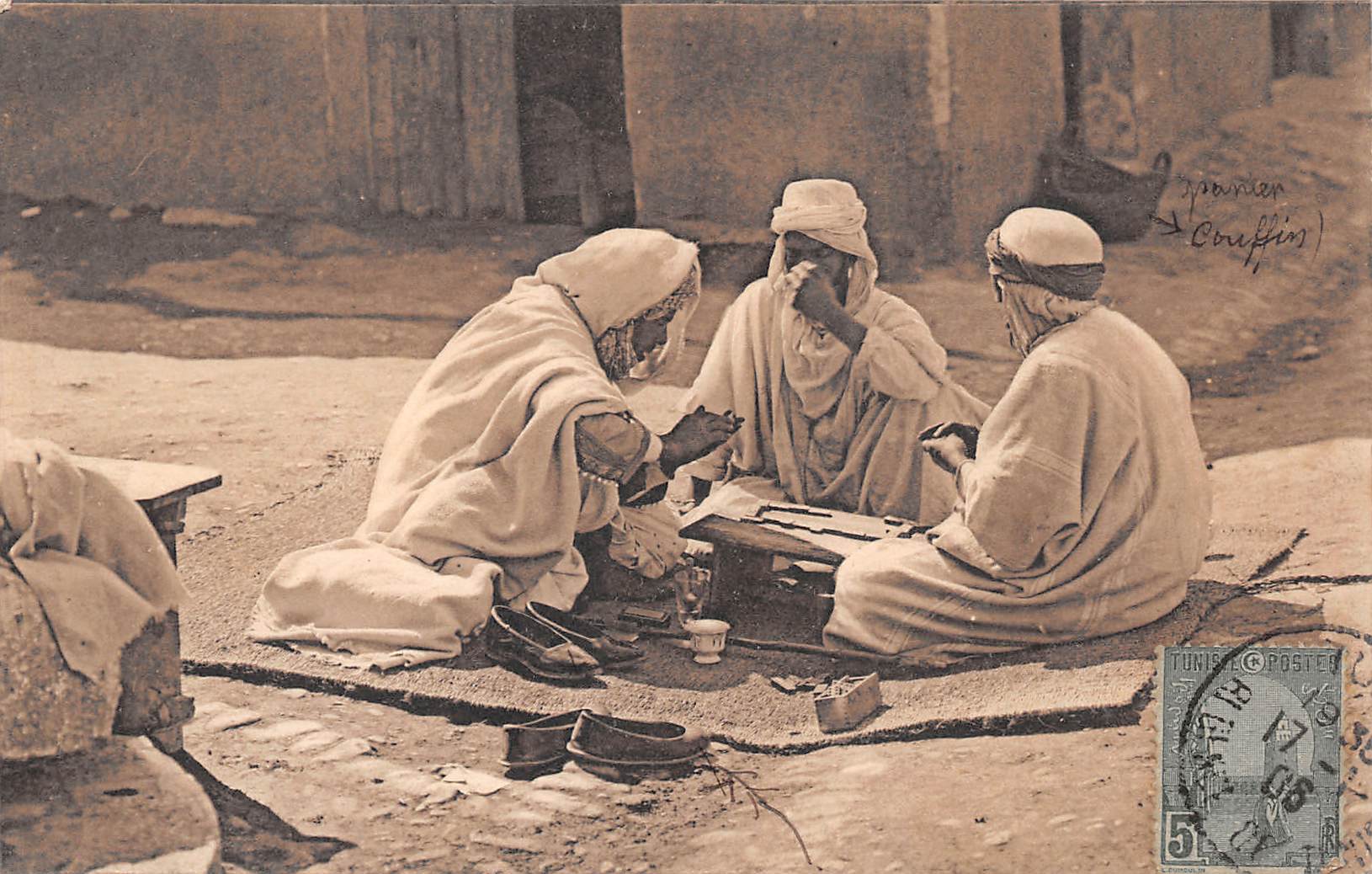 Carte postale ancienne - Scène algérienne, la partie de dominos