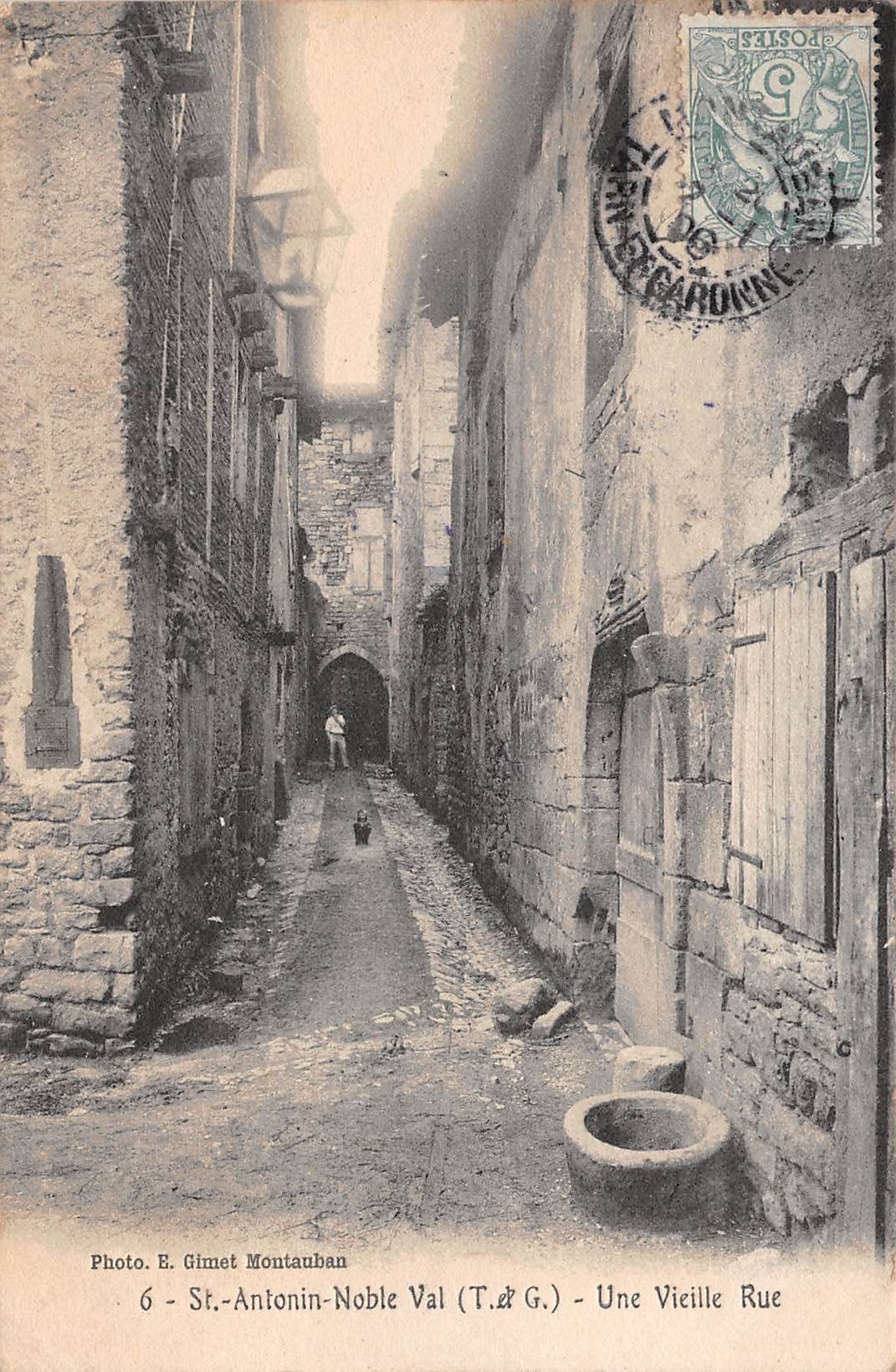 Carte postale ancienne - Saint Antonin-Noble-Val, une vieille rue