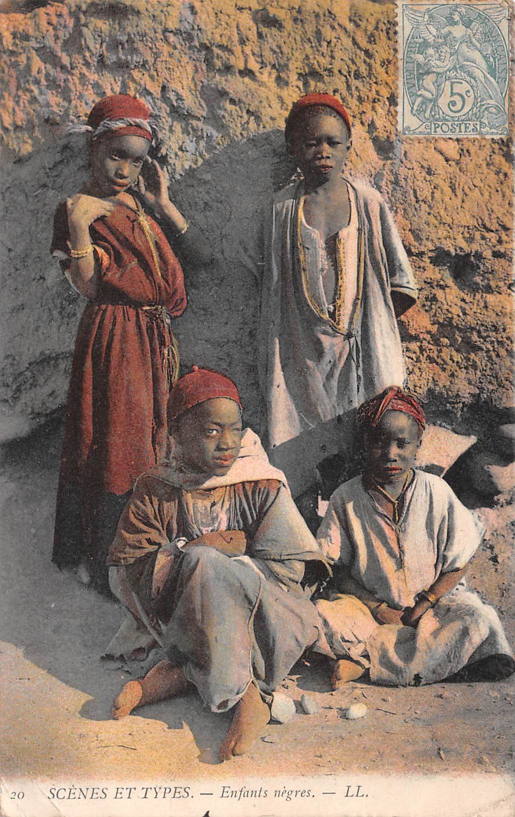 Carte postale ancienne - scène et type - Les enfants nègres 