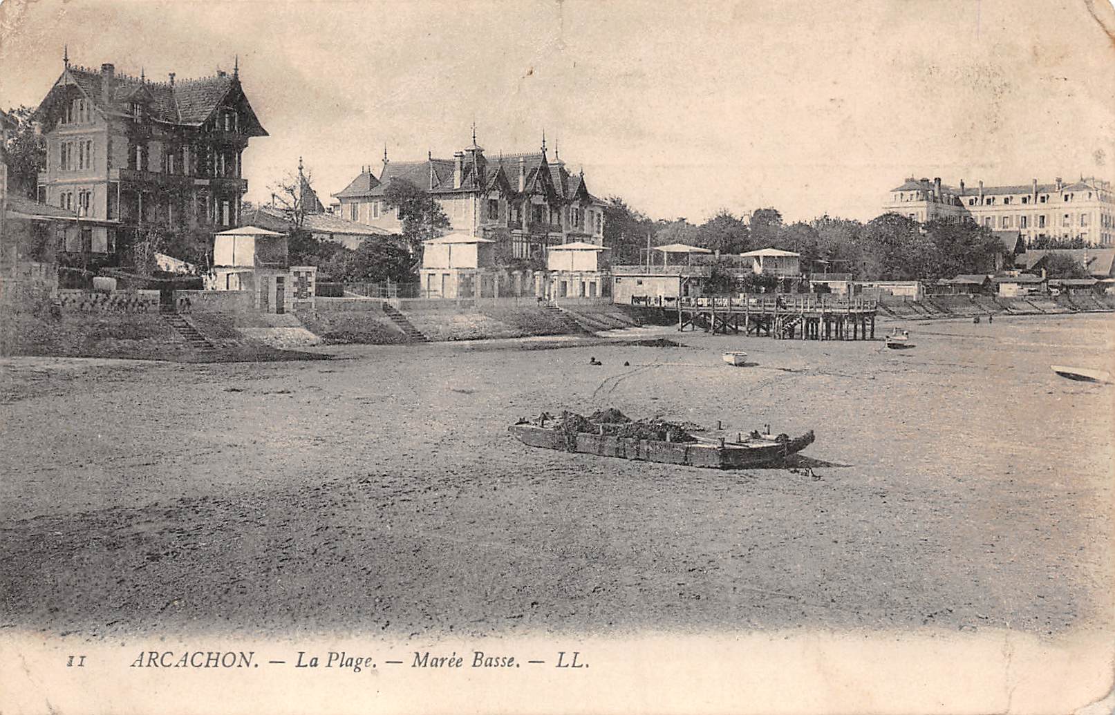 Carte postale ancienne - Arcachon, la plage à marée basse