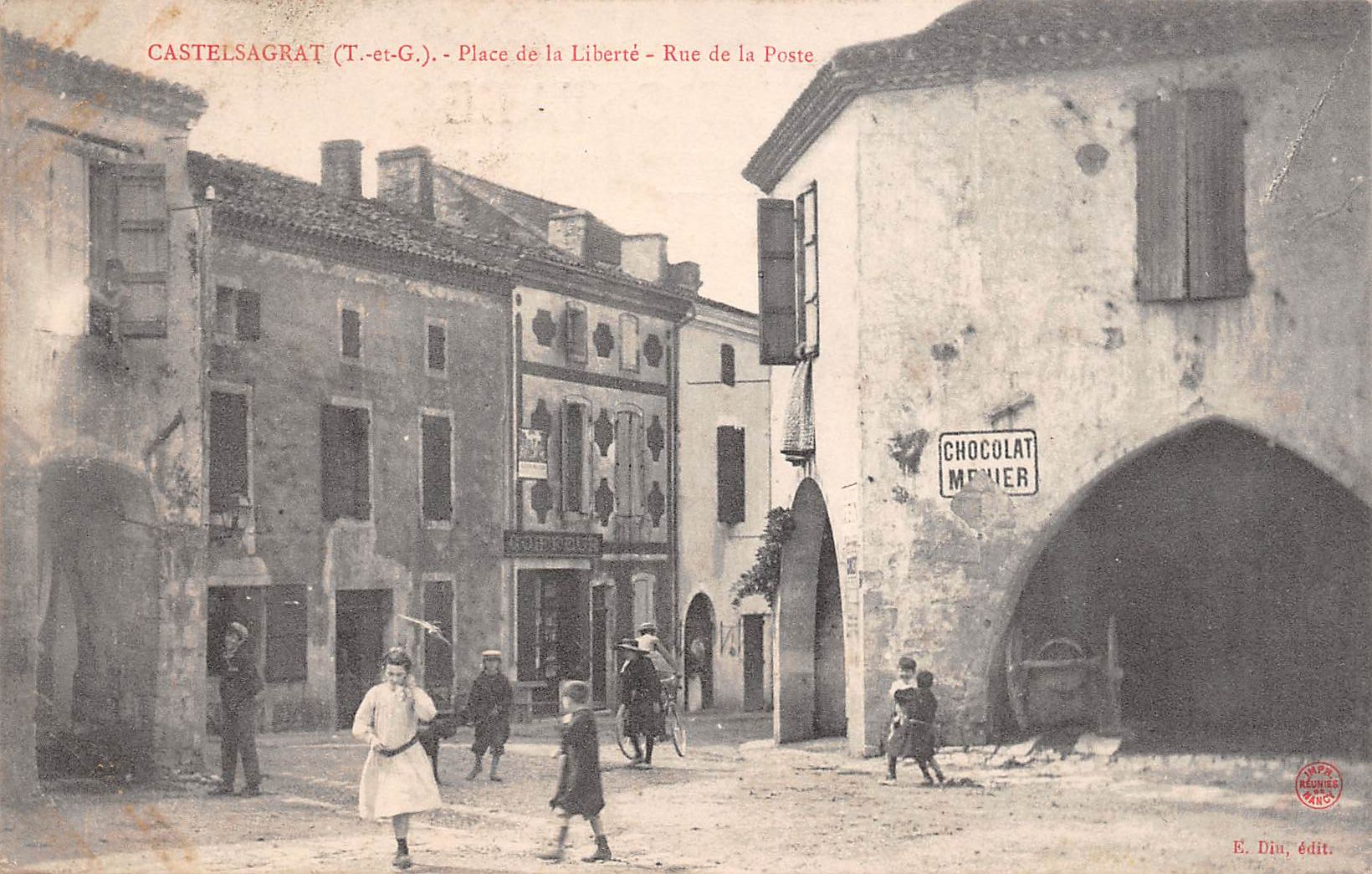 Carte postale ancienne - Castelsagrat, la place de la liberté 