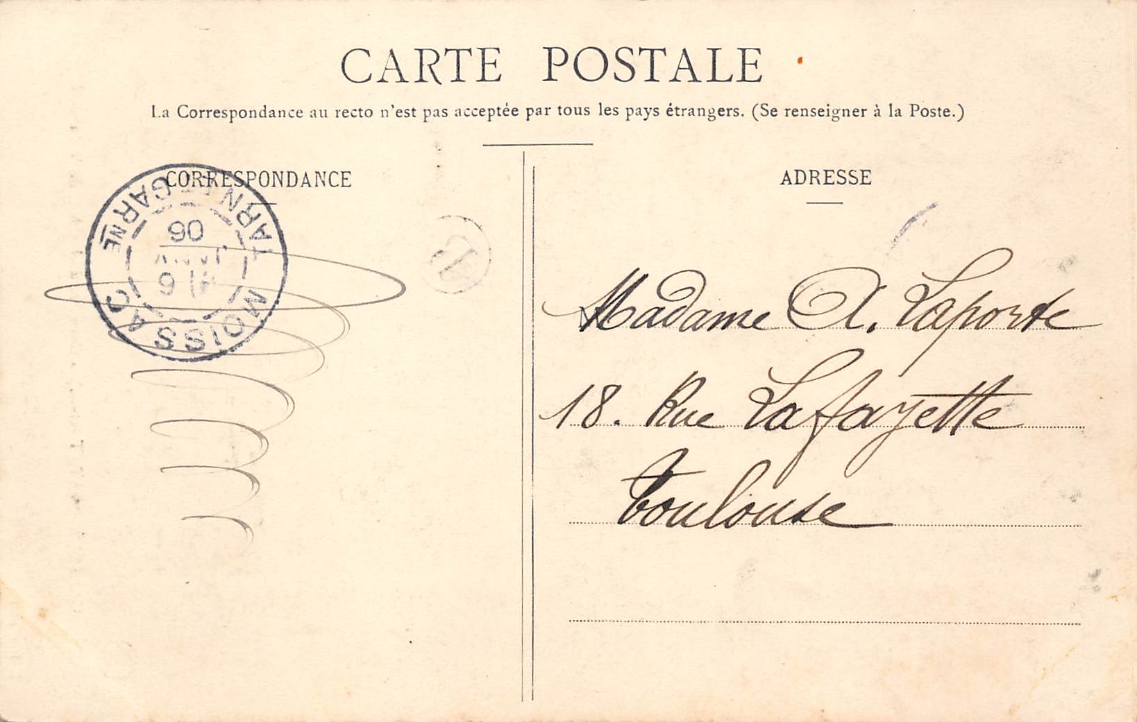 Carte postale ancienne - Castelsagrat, la cornière de la place de la liberté