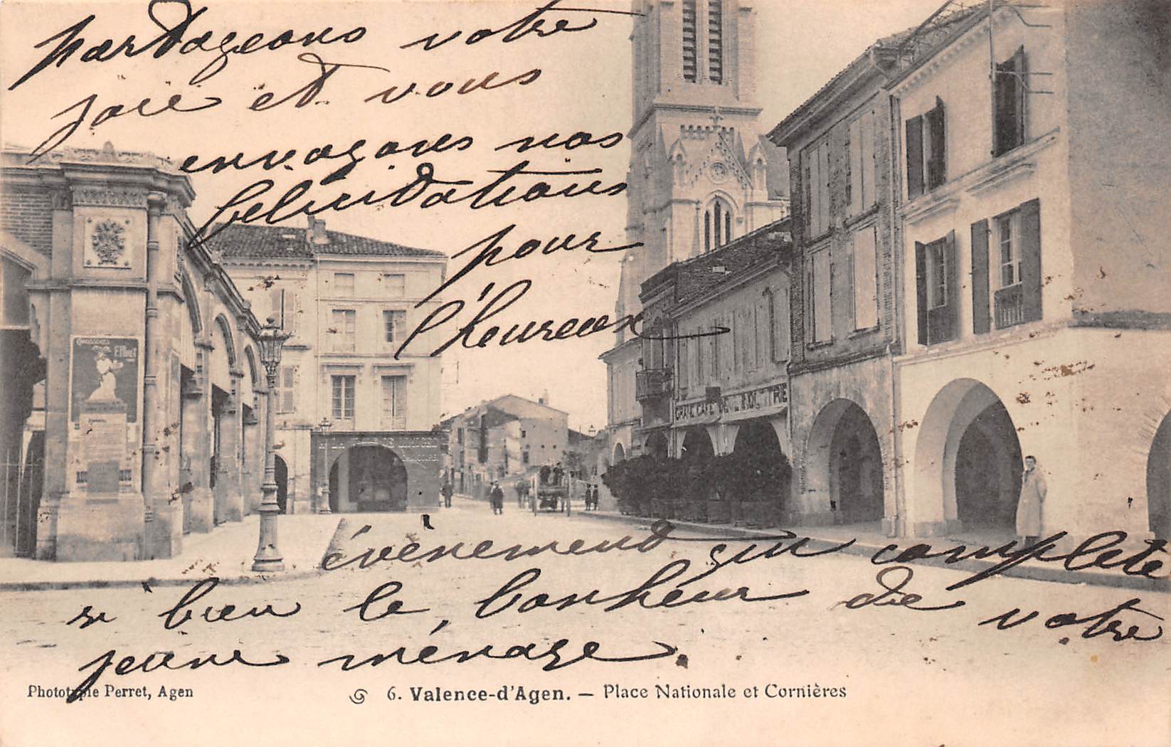 Carte postale ancienne - Valence d'Agen, la place nationale et Cornières