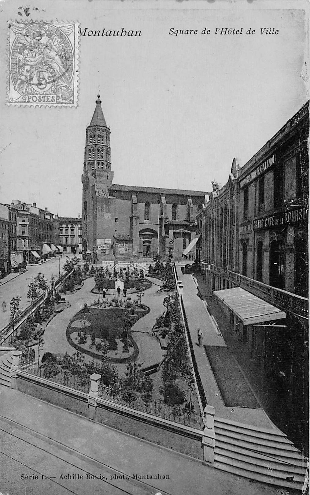 Carte postale ancienne - Montauban, le square de l'hôtel de ville