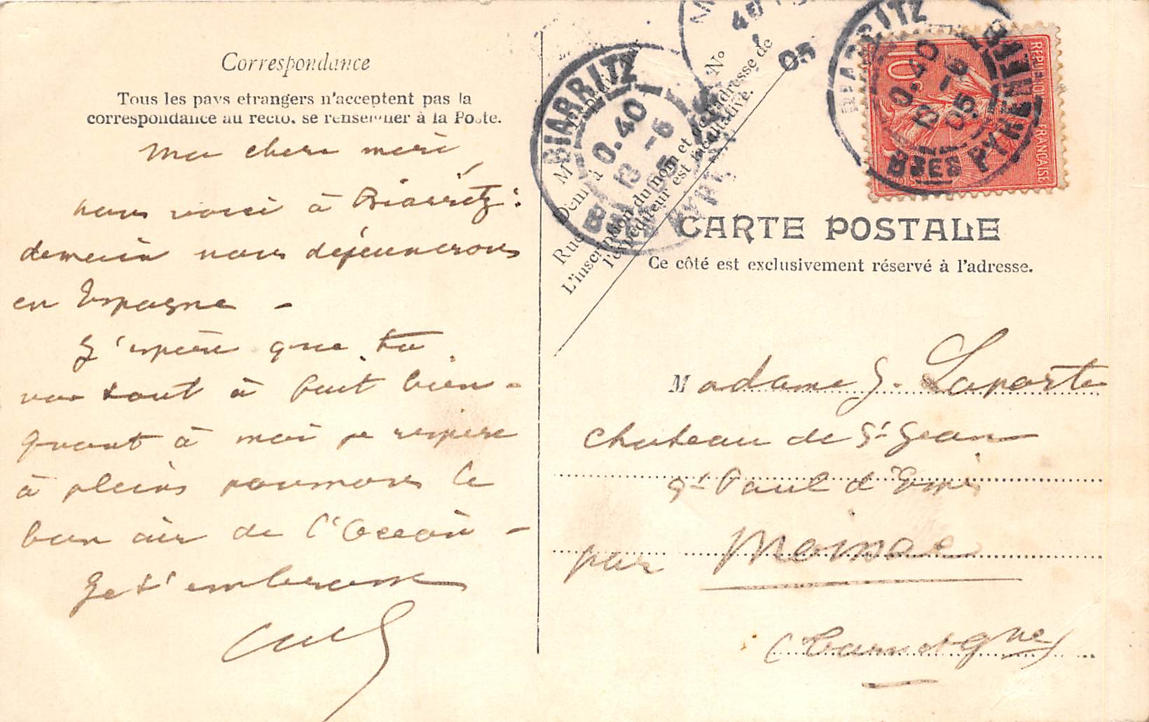 Carte postale ancienne - Biarritz, vague sous l'église Sainte Eugénie