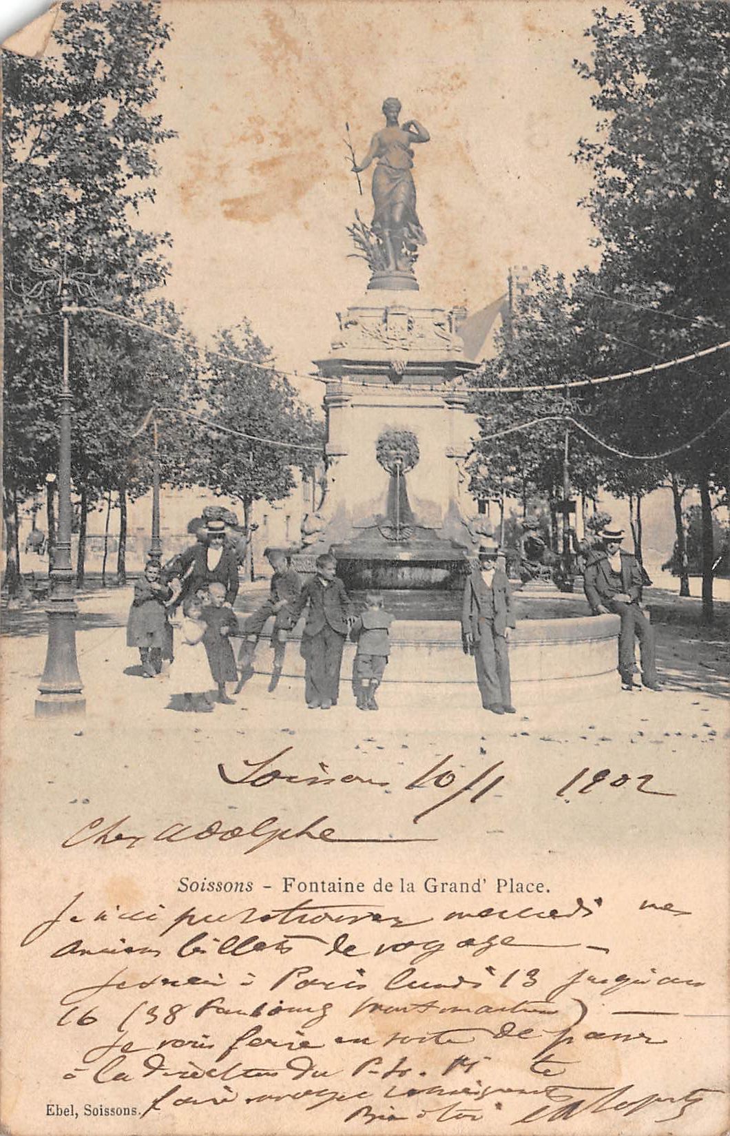 Carte postale ancienne - Soisson, fontaine de la grand place