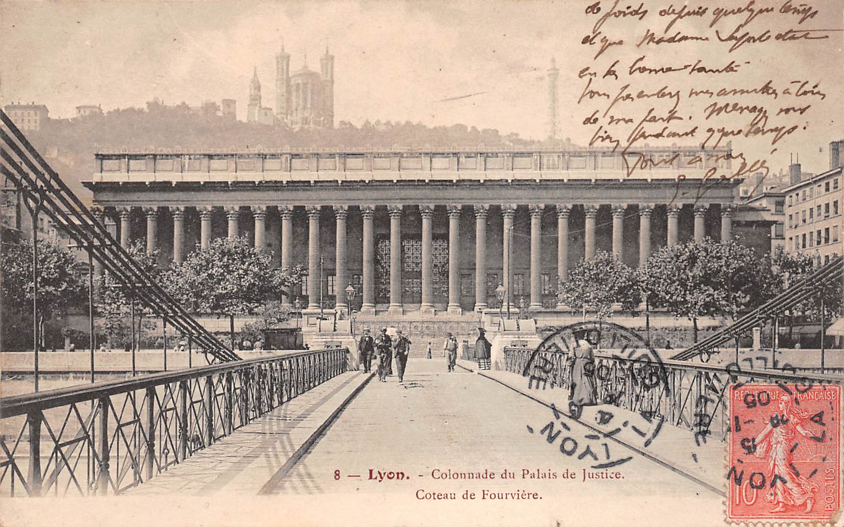 Carte postale ancienne - Lyon, colonnade du palais de Justice