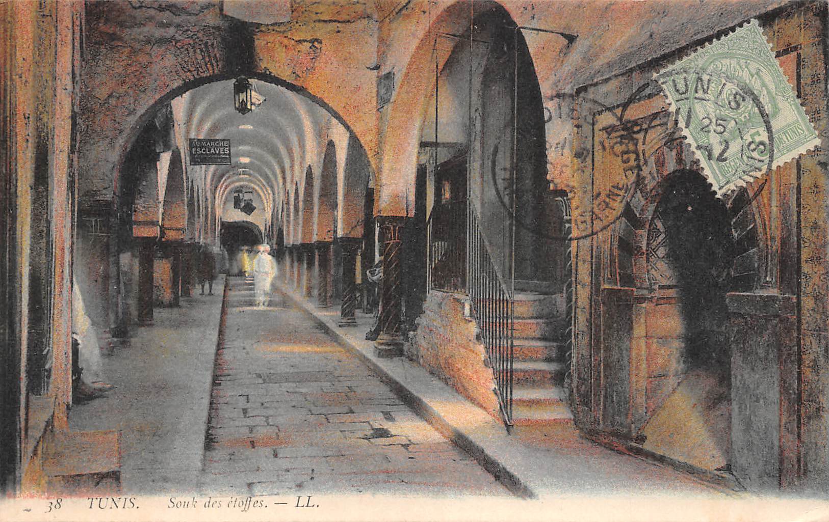 Carte postale ancienne - Tunis, le souk des étoffes