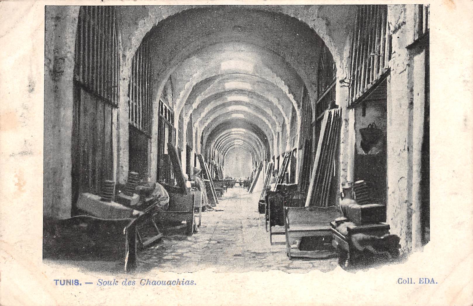 Carte postale ancienne - Tunis, le souk des Chaouachias