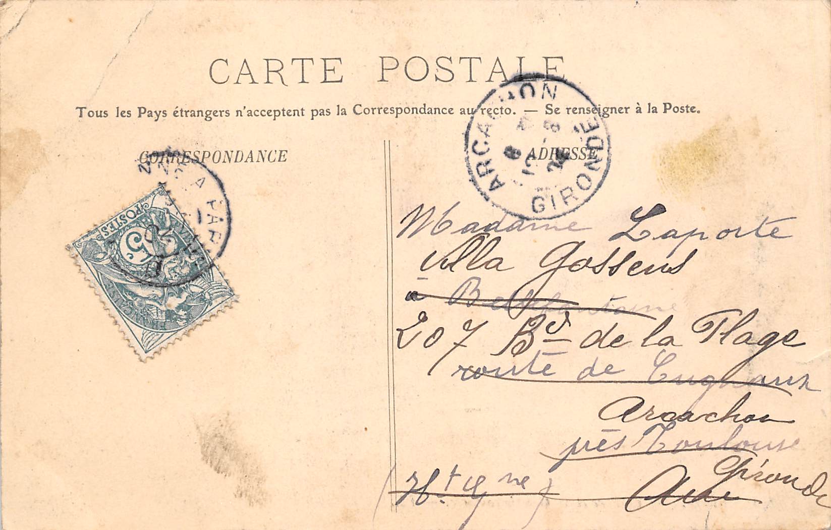Carte postale ancienne - Vichy, le parc et la galerie couverte