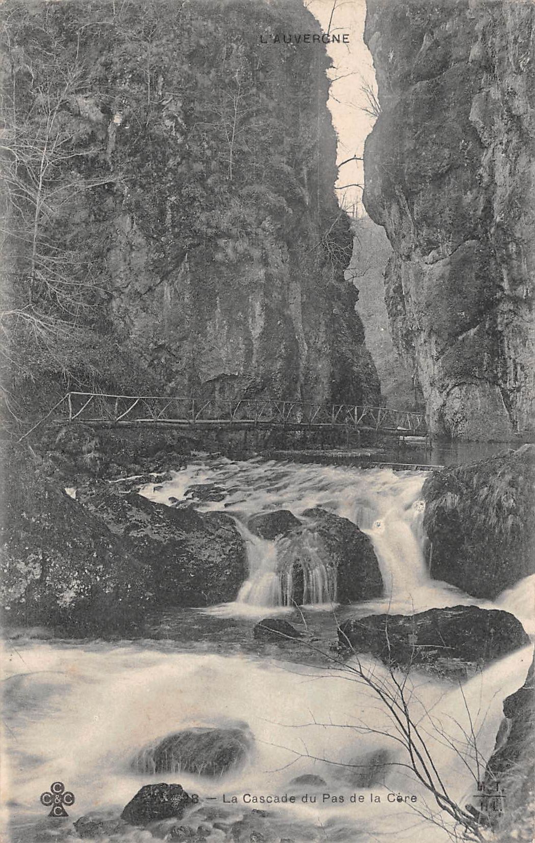 Carte postale ancienne - La cascade du pays de la Cère Dordogne (24)
