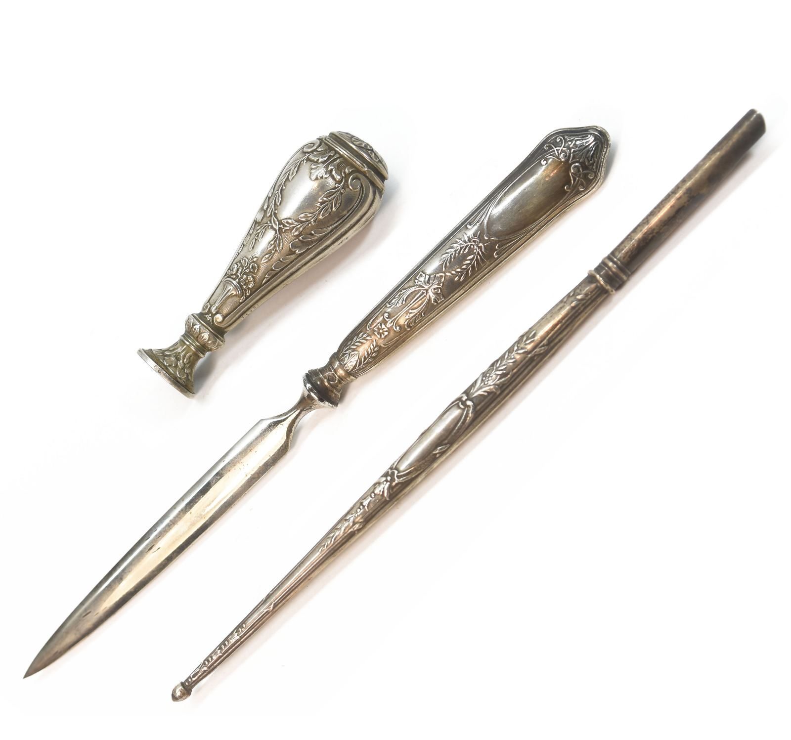 Boite de sceau à cacheter ancien 3 pièces métal argenté fioritures