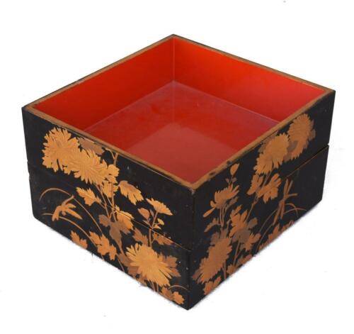 Boite à thé en laque Japonaise laque noire décor floral époque XIXème