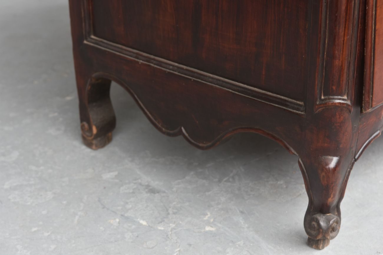 Commode arbalète galbée noyer époque XVIIIème
