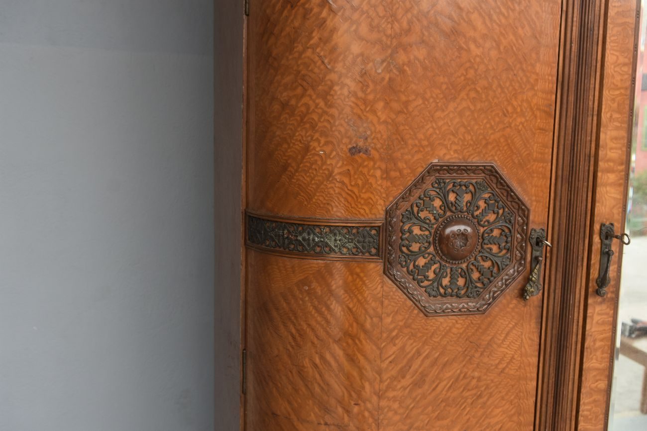 Armoire à glace 1900 Art nouveau acajou et loupe d'érable