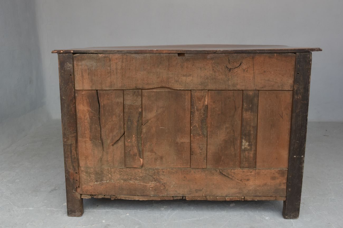 Commode rustique en noyer d'époque XVIIIème