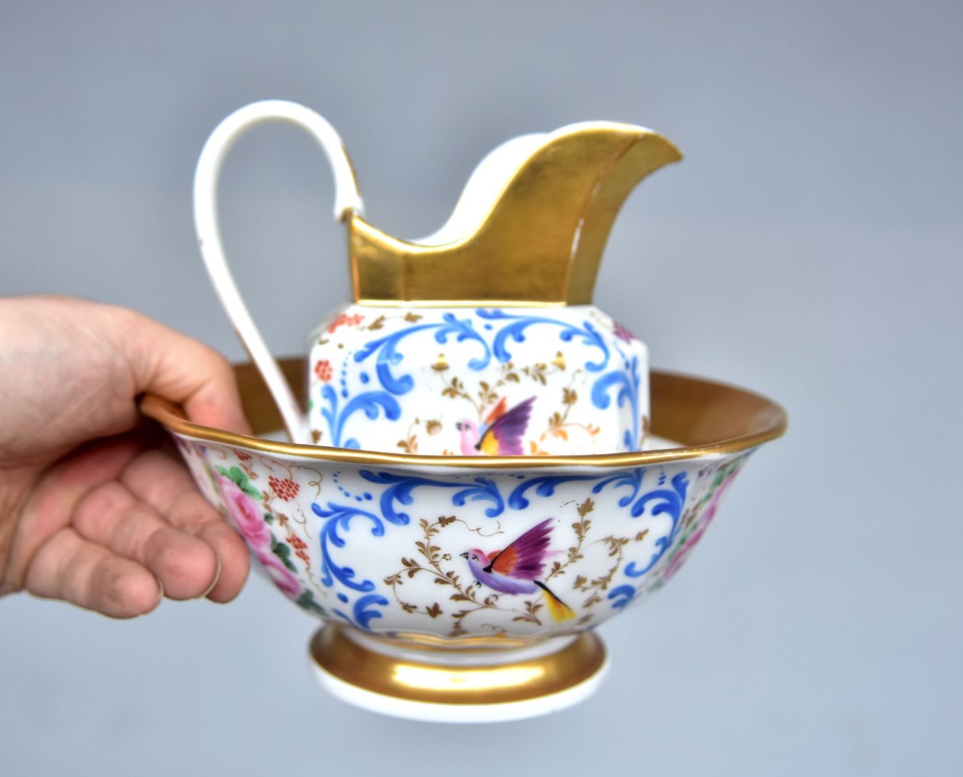 Bassin de toilette et son broc en porcelaine de Paris époque XIXème