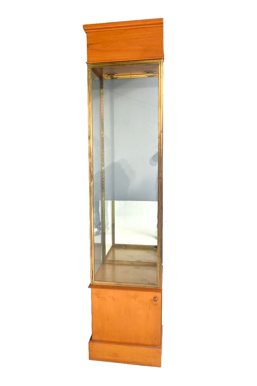 Vitrine de magasin laiton et bois 