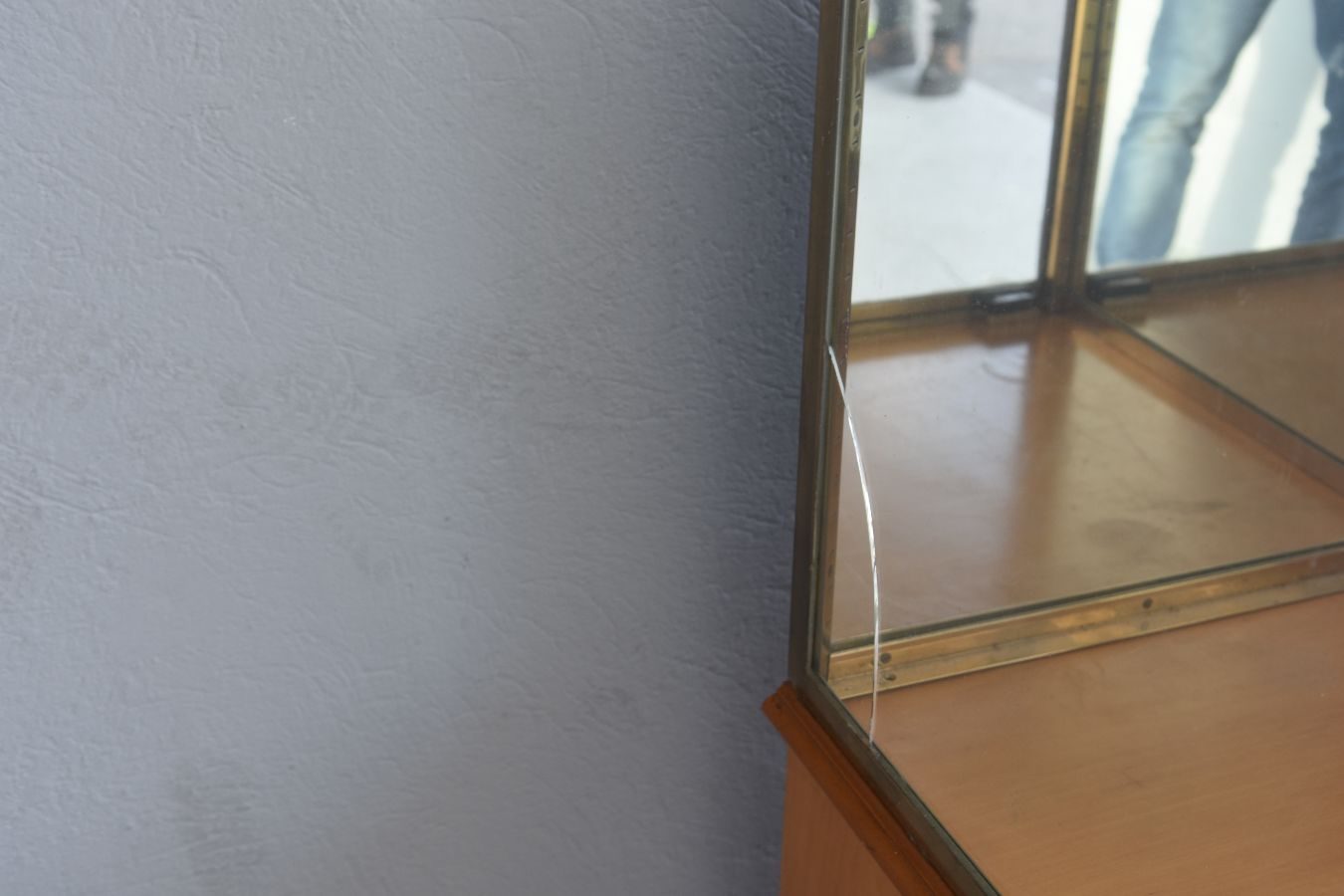 Vitrine de magasin laiton et bois 