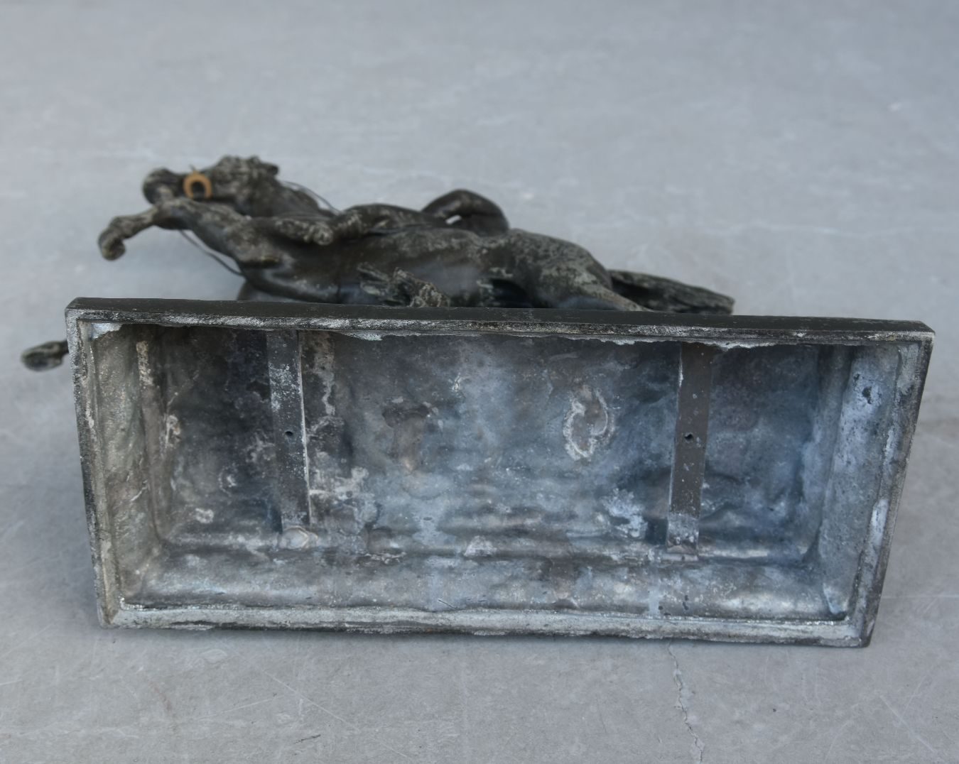 Sculpture en régule Jockey et son cheval 1930 