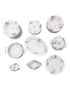 Assiettes en porcelaine maîtres porcelainiers Limougeauds 51 pièces