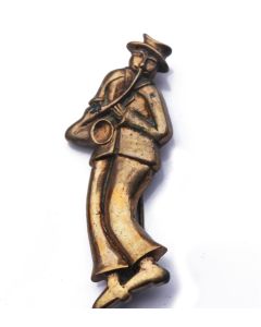 Broche vintage métal doré au musicien joueur de saxophone