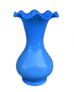 Vase en opaline bleue à collerette