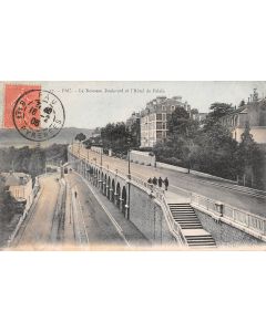 Carte postale ancienne - Pau, le nouveau boulevard et l'hôtel du palais
