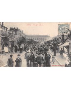 Carte postale ancienne - Bourg la foire de la Saint Martin 