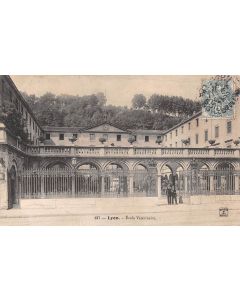Carte postale ancienne - Lyon, l'école vétérinaire 