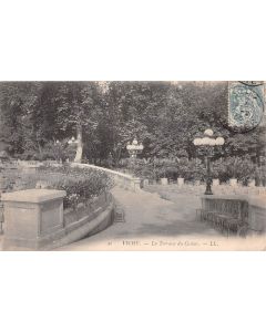 Carte postale ancienne - Vichy, la terrasse du Casino 
