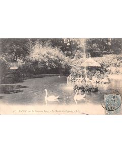 Carte postale ancienne - Vichy, le nouveau parc le bassin des cygnes