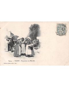 Carte postale ancienne - Vichy, les paysannes au marché