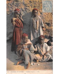 Carte postale ancienne - scène et type - Les enfants nègres 