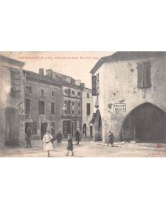 Carte postale ancienne - Castelsagrat, la place de la liberté 