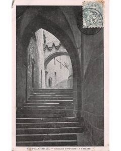 Carte postale ancienne - le Mont Saint Michel, escalier de l'abbaye