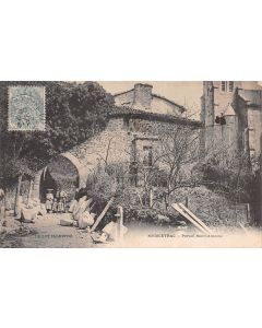 Carte postale ancienne - Sousceyrac, le portail Saint Antoine (Le lot) 