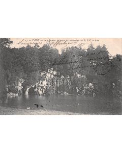 Carte postale ancienne - Paris, la cascade du Bois de Boulogne