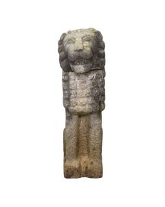 Statue ancienne en pierre au Lion