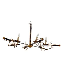 Lustre en fer forgé style Renaissance aux sabres