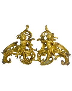 Chenets bronze style Louis XV à décor de feuilles d'acanthes et aux bébés XIXème (paire)