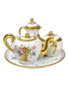 Service en porcelaine peinte de Delvaux à Paris XIXème