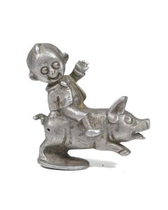 Mascotte enfant Jeannot sur son cochon bouchon de radiateur 1930 en aluminium
