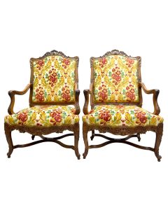 Fauteuils à la Reine de style Louis XV en noyer (paire)