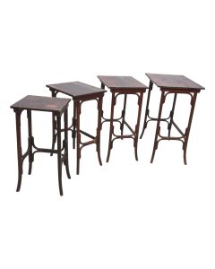 Série de 4 tables gigognes bois plié de Thonet